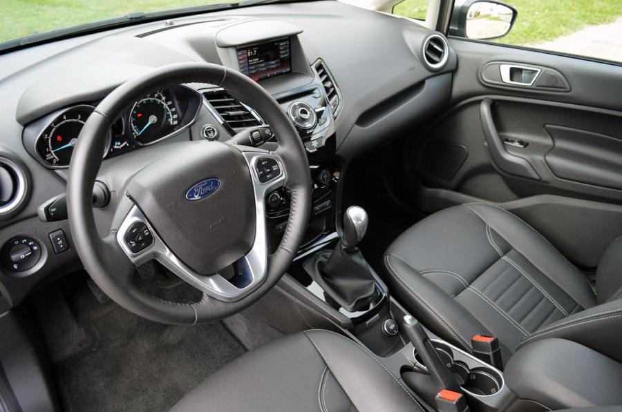  Ford Fiesta Titanium 2014 года  (фото 16 из 44)